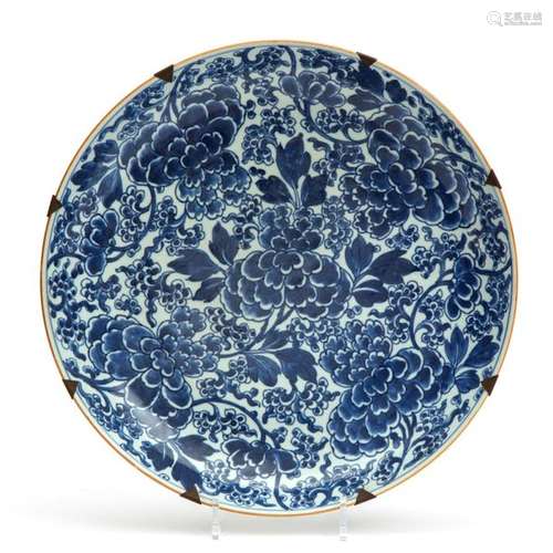 A large wall charger blue and white peony pattern