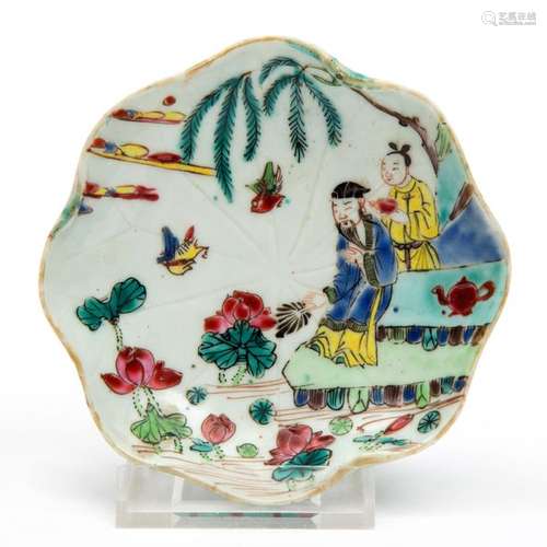 A famille rose lotus leaf shape saucer