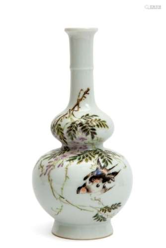 A Republic period double gourd vase