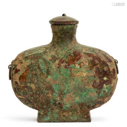 A bronze wine flask (bianhu)
