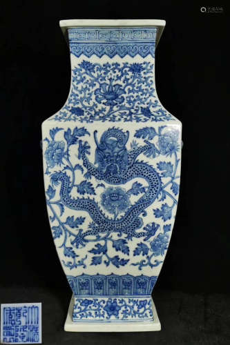 A BLUE&WHITE GLAZE SQUARE VASE WITH DRAGON PATTERN