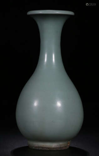 A LONGQUAN YAO BLUE GLAZE VASE