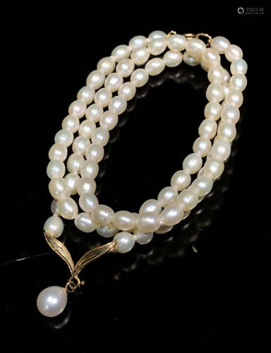 AN PEARL STRING AND 18K GOLD NECKLACE