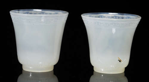 PAIR OF AGATE CUP CARVED WITH PATTERN