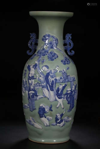 A BLUE&WHITE GLAZE VASE PAINTED WITH FIGURE PATTERN