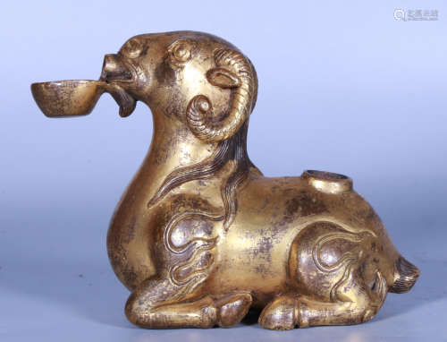 A GILT BRONZE ORNAMENT SHAPED WITH SHEEP