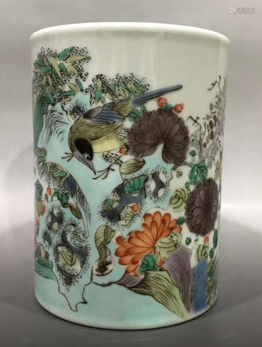 A WUCAI GLAZE BRUSH POT PAINTED WITH FLOWER PATTERN