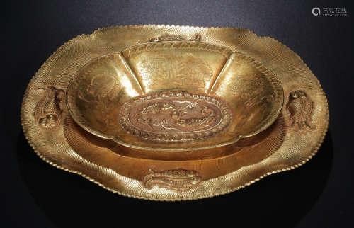 SET OF GOLD PLATE CARVED WITH FISH PATTERN