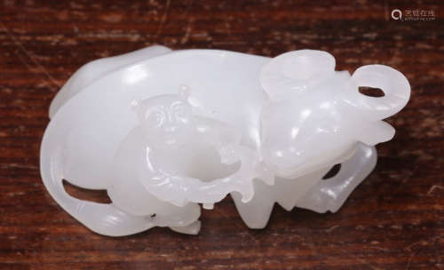 A HETIAN WHITE JADE BEAST PENDANT