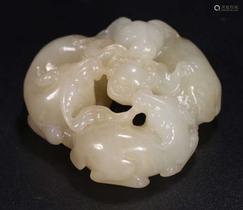 A HETIAN JADE PENDANT SHAPED WITH SHEEP