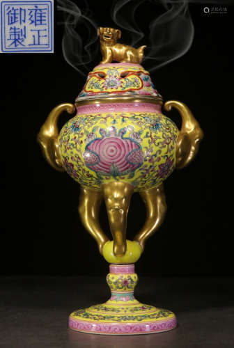 A FAMILLE ROSE GLAZE CENSER PAINTED WITH FLOWER