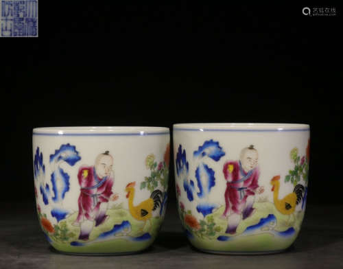 PAIR OF FAMILLE ROSE GLAZE CUP WITH FIGURE PATTERN