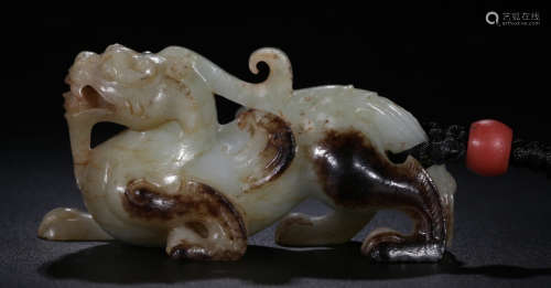 A HETIAN WHITE JADE PENDANT SHAPED WITH BEAST
