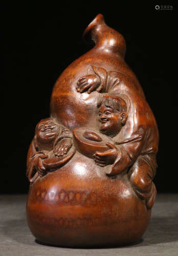 A WOOD ORNAMENT SHAPED WITH FIGURE