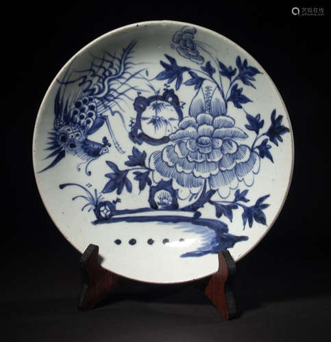 A BLUE&WHITE GLAZE PLATE PAINTED WITH FLOWER