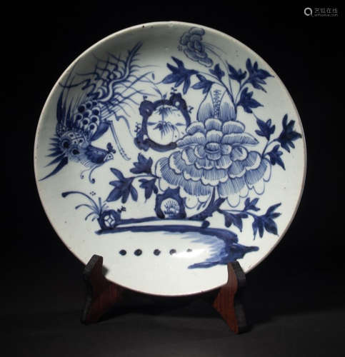 A BLUE&WHITE GLAZE PLATE PAINTED WITH FLOWER