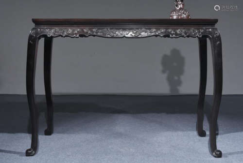 A ZITAN WOOD TABLE CARVED WITH DRAGON PATTERN
