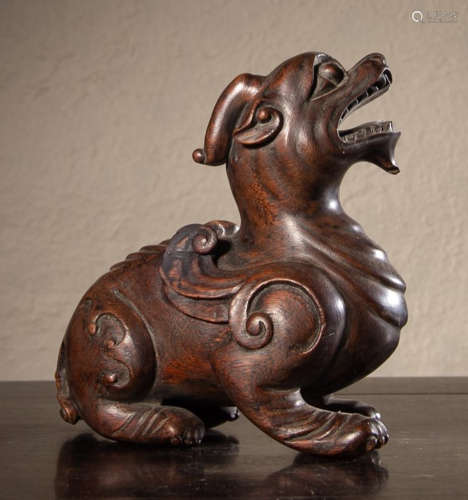 A CHENXIANG WOOD ORNAMENT SHAPED WITH BEAST
