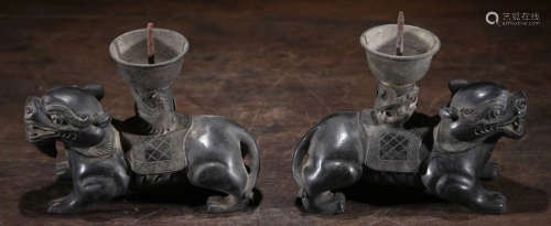 PAIR OF ZITAN WOOD CANDLE HOLDER SHAPED WITH BEAST