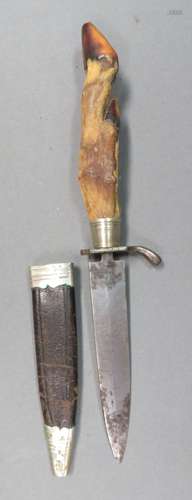 A SMALL HUNTING DAGGER, 19TH CENTURY