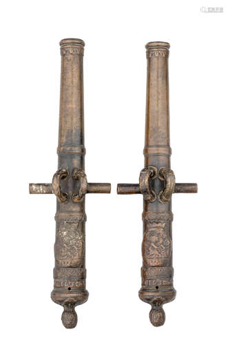 A PAIR OF BRONZE SALUTING CANNON IN 17TH CENTURY STYLE