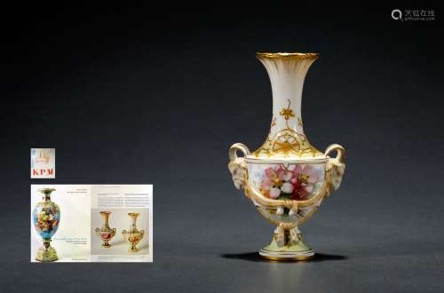 1880年制 德国柏林皇家窑厂（KPM）软瓷描金手绘公羊首造型花瓶