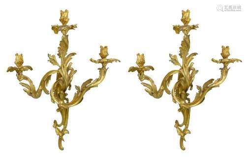 PAIRE D' IMPORTANTES APPLIQUES LOUIS XV