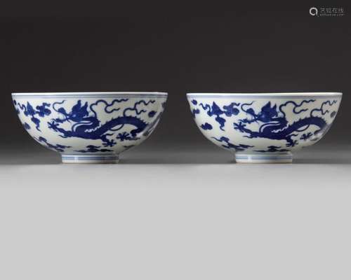 A PAIR OF CHINESE BLUE AND WHITE 'DRAGON' BOWLS, C…