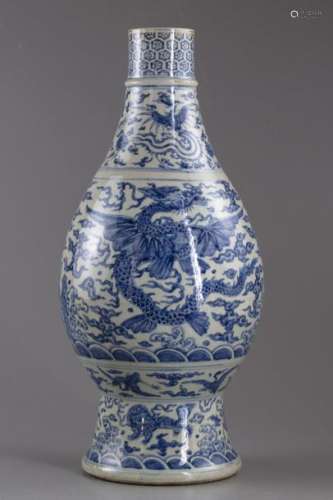A CHINESE BLUE AND WHITE 'MYTHICAL'BEASTS' VASE, C…