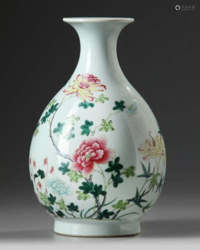 A CHINESE FAMILLE ROSE VASE, CHINA, 19TH 20TH CENT…