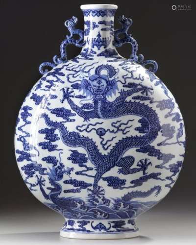 A LARGE CHINESE BLUE AND WHITE 'DRAGON' MOONFLASK,…