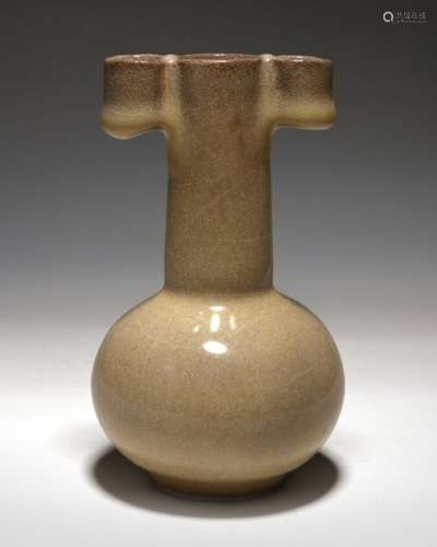 A CHINESE CRACKLE GLAZED ARROW VASE, CHINA, 19TH 2…