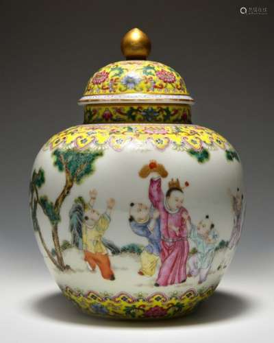 A CHINESE FAMILLE ROSE JAR AND COVER, CHINA, 19TH …