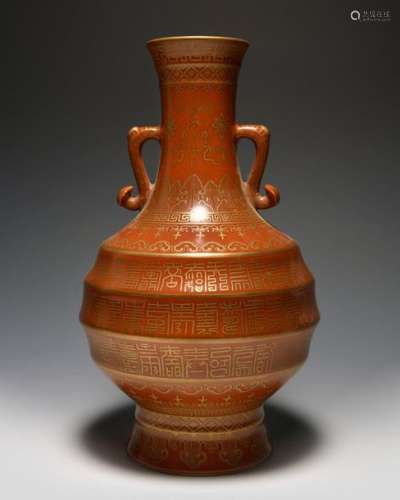A GILT CHINESE CORAL RED VASE, CHINA, 19TH 20TH CE…