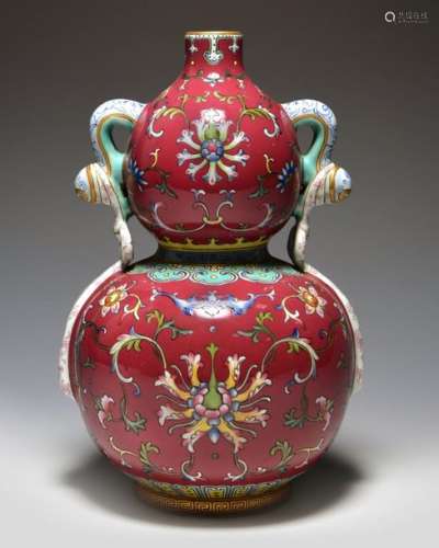 A CHINESE FAMILLE ROSE DOUBLE GOURD VASE