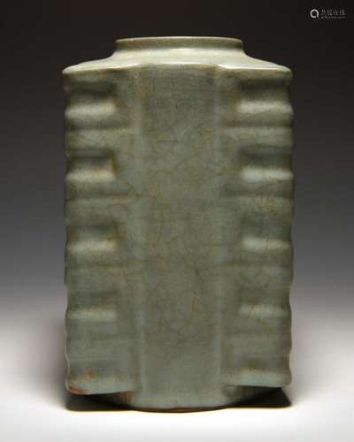A CHINESE SQUARE FORMED CRACKLE GLAZED VASE, CONG
