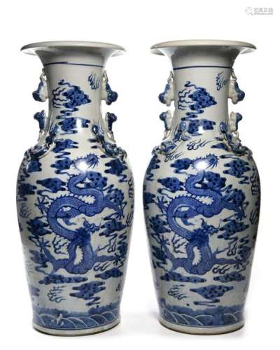 A PAIR OF LARGE CHINESE BLUE AND WHITE VASES