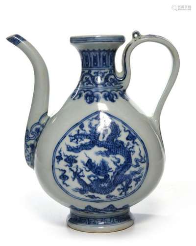 A CHINESE BLUE AND WHITE EWER