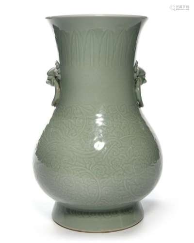 A CHINESE CELADON VASE, CHINA, 19TH 20TH CENTURY