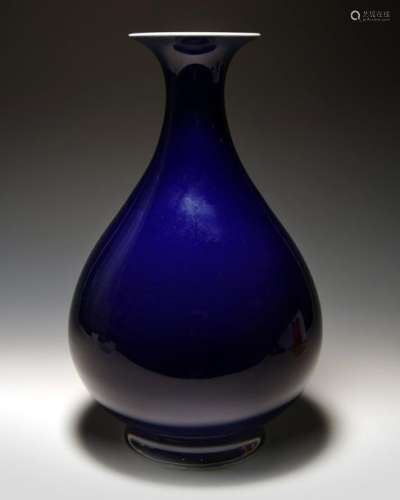 A CHINESE DEEP BLUE PEAR SHAPED VASE, CHINA, 19TH …
