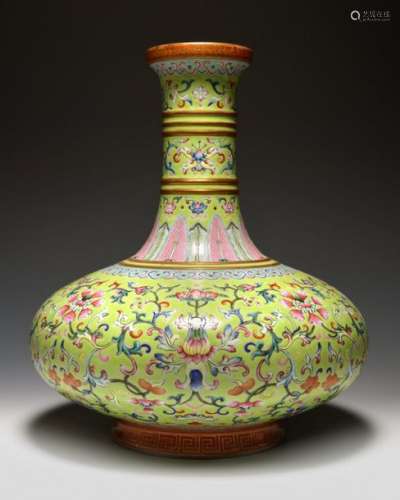 A CHINESE FAMILLE ROSE LIME GREEN BOTTLE VASE, CHI…