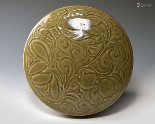 A CHINESE CELADON BOX AND COVER, CHINA, 20TH CENTU…