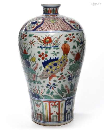 A CHINESE WUCAI MEIPING VASE