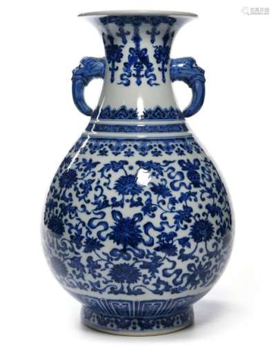 A CHINESE BLUE AND WHITE VASE, CHINA, 19TH 20TH CE…