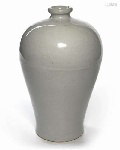 A CHINESE WHITE GLAZED MEIPING VASE, CHINA,19TH 20…