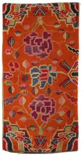 A TIBETAN WOOL RUG, 20TH CENTURY