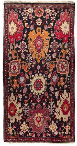 A KARABAG AZERBAYCAN RUG, EARLY 20TH CENTURY