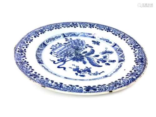 A 19TH CENTURY CHINESE BLUE AND WHITE PLATE