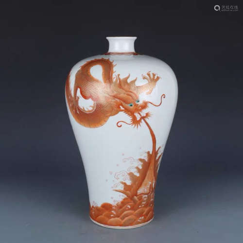 A Chinese Iron Red Gild Dragon Pattern Porcelain Vase