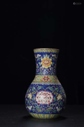 A Chinese Famille Rose Floral Porcelain Flower Vase